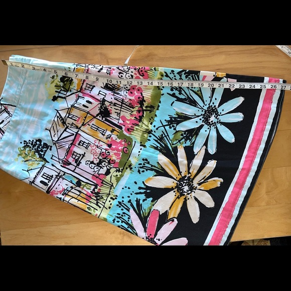 i.e. Woman, Colorful City printed Dress with Gerber Daisy Boarder, Size 22W - Picture 8 of 10